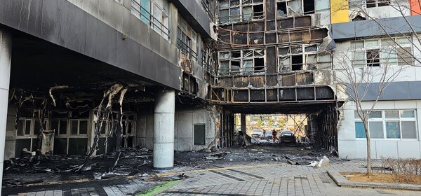 화재로 재산피해 15억원을 기록한 통영 제석초등학교의 복구에 100억원의 예산이 소요될 것으로 추산했다.